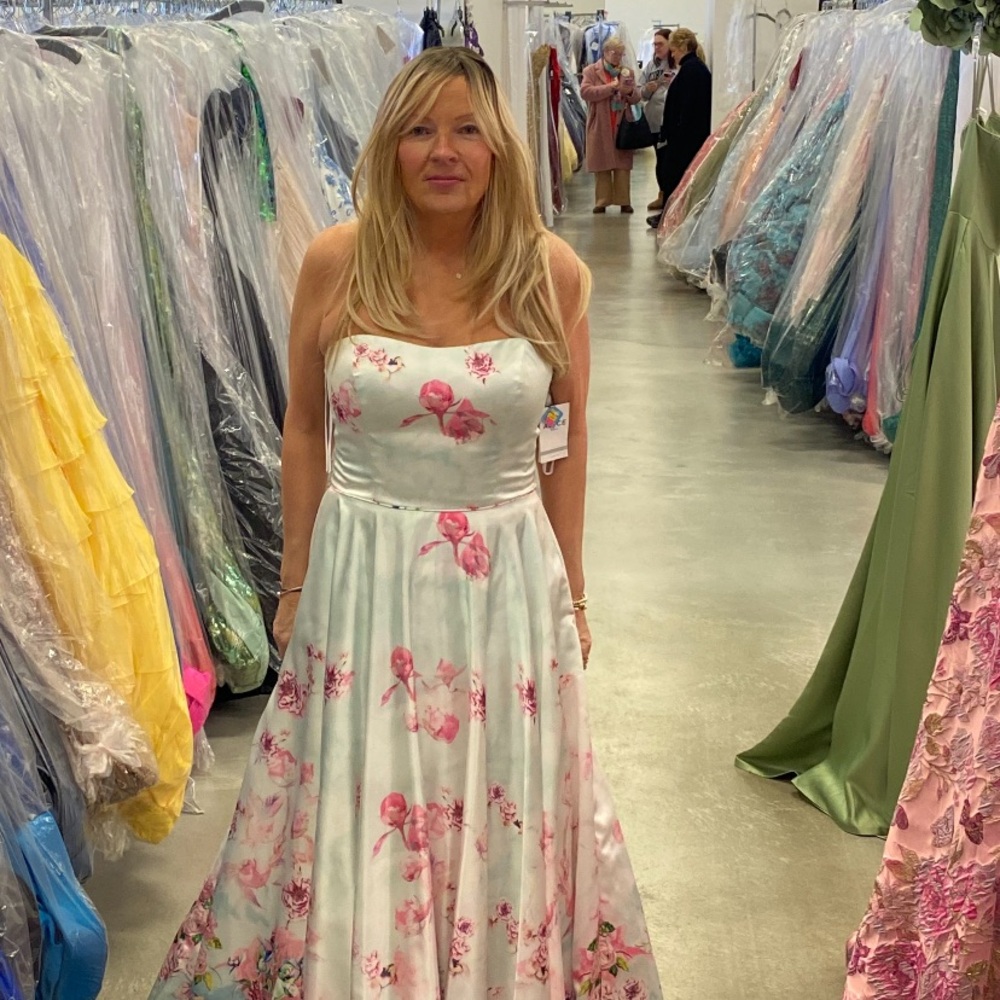 Brand New w/Tags
Floral Gown. Mother of Bride/Prom
Size 12  Street size is 8/10
